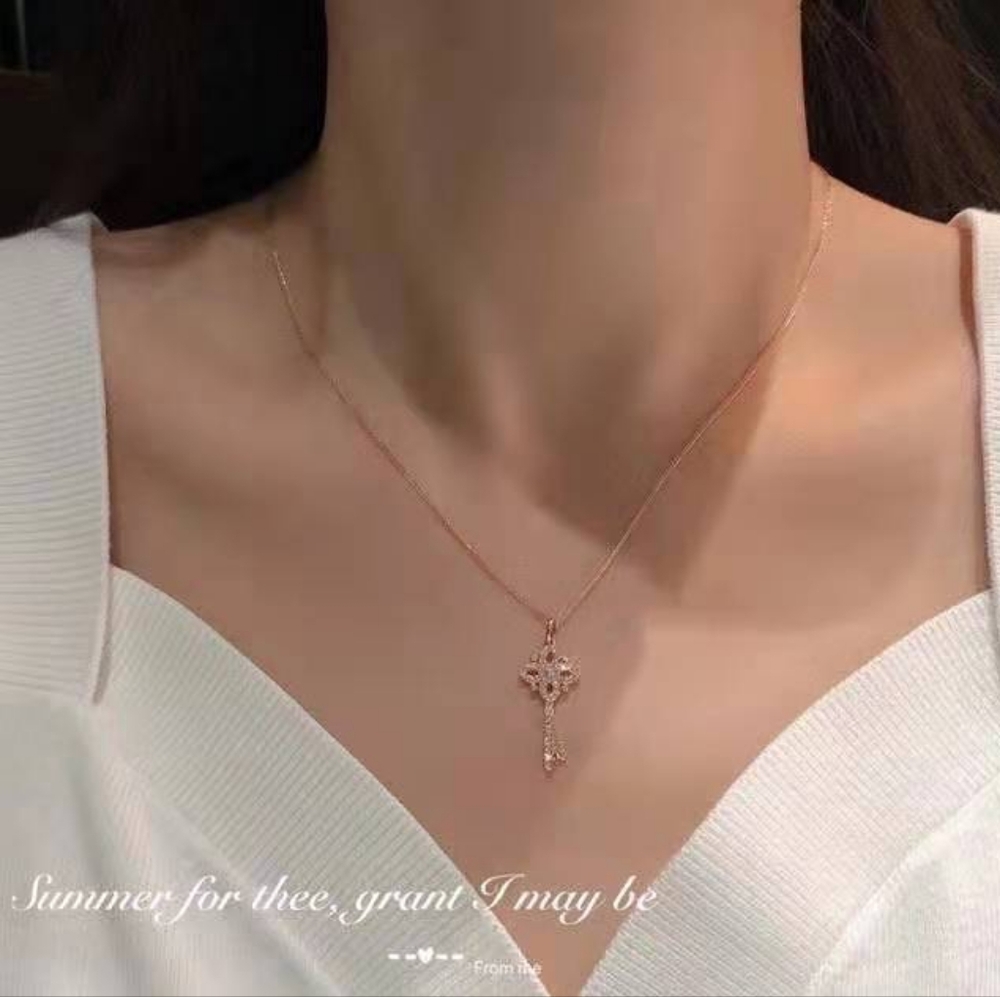 Sterling silver diamond key necklace - Picture 4 of 8